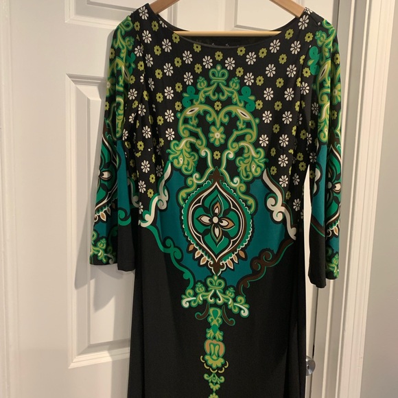 Woman’s dress - Picture 1 of 4